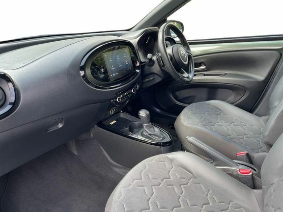 Toyota Aygo X Exclusive Automatic Green #5