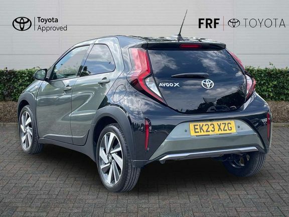 Toyota Aygo X Exclusive Automatic Green #4