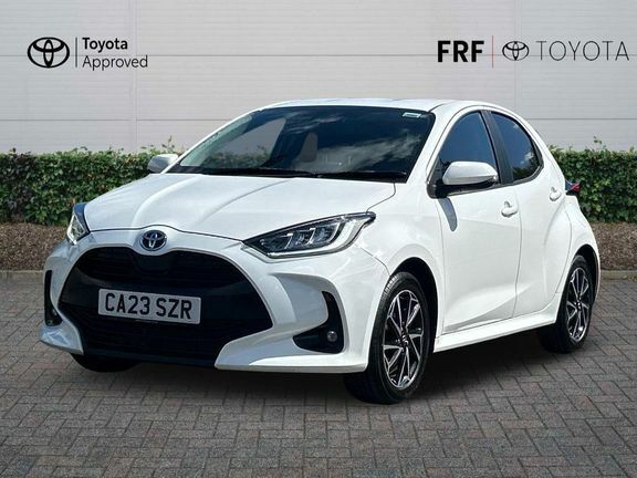 Toyota Yaris Design White #3