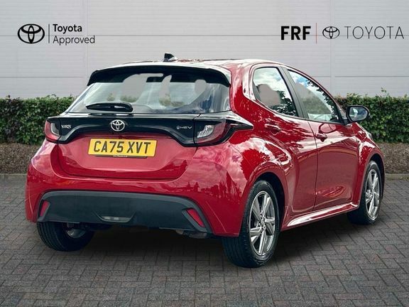 Toyota Yaris Icon  #2