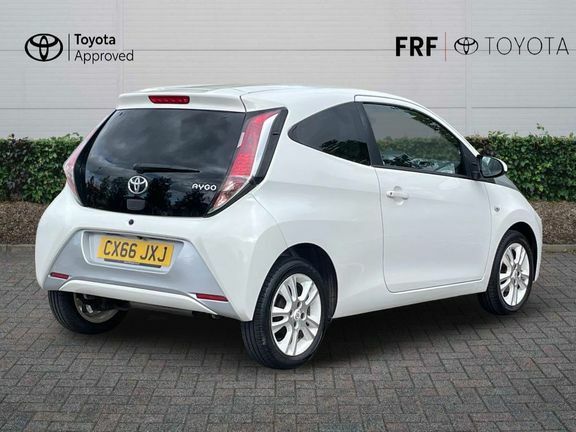 Toyota Aygo 1.0 Vvt-i X-pure Euro 6 White #2