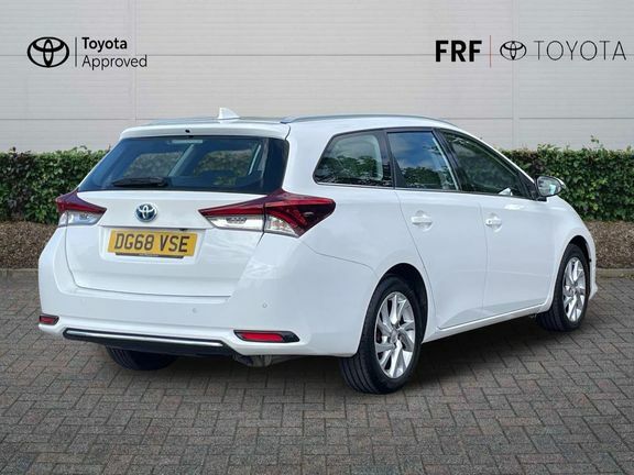 Toyota Auris Ts Icon Tech 1.8 Hybrid White #2