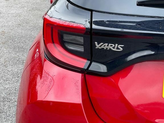 Toyota Yaris Design White #38