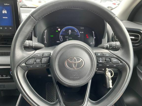 Toyota Yaris Design White #12