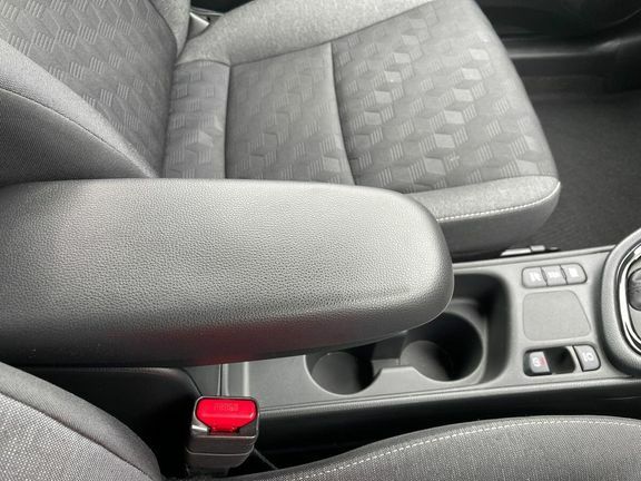 Toyota Yaris Design White #23