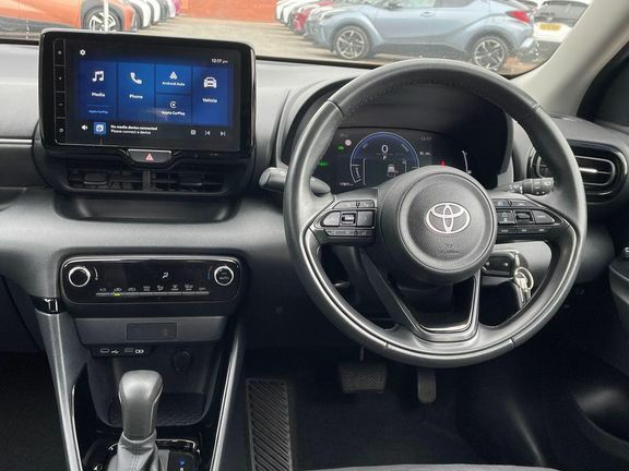 Toyota Yaris Design White #9