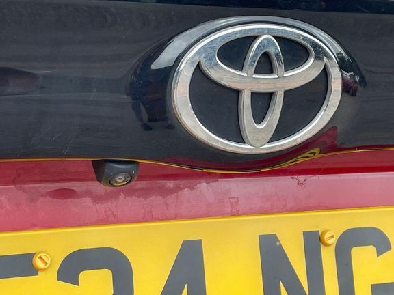 Toyota Yaris Design White #39