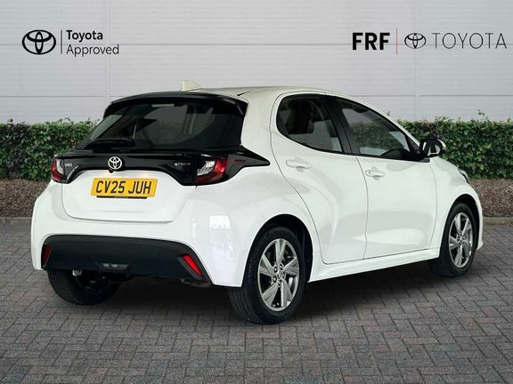 Toyota Yaris Icon White #2