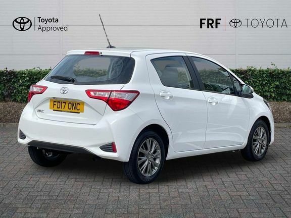 Toyota Yaris 1.5 Icon White #2