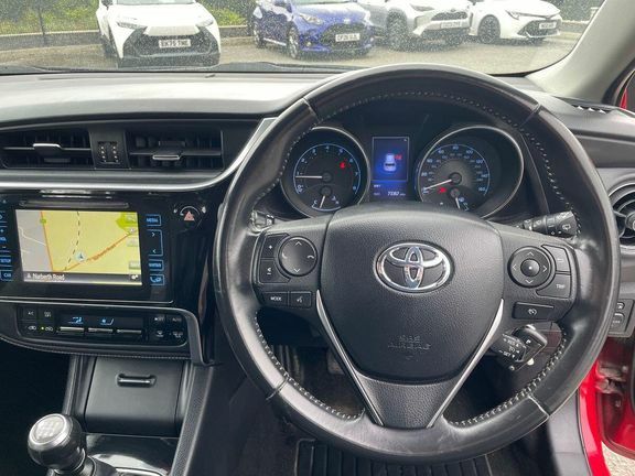 Toyota Auris 1.6 D-4d Icon Red #9