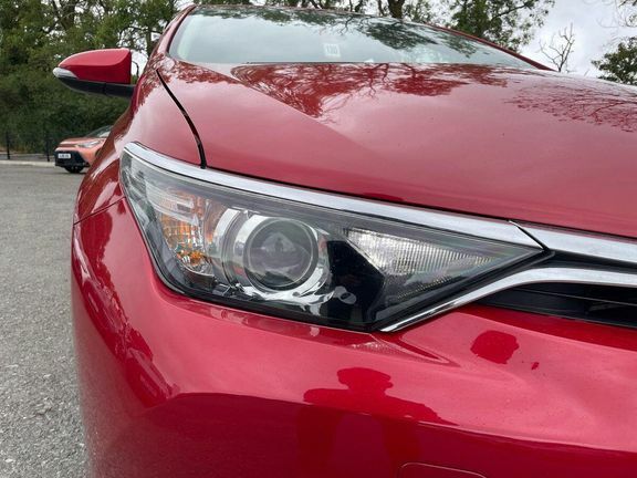 Toyota Auris 1.6 D-4d Icon Red #22