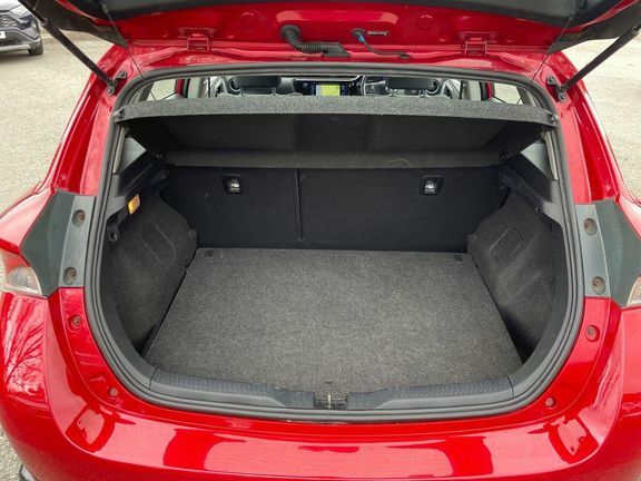 Toyota Auris 1.6 D-4d Icon Red #15