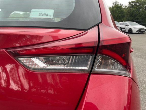 Toyota Auris 1.6 D-4d Icon Red #23