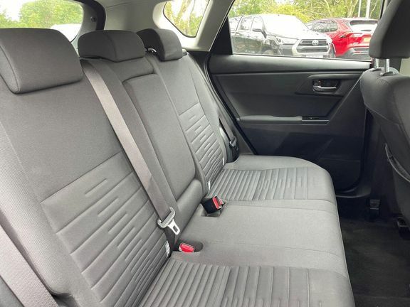 Toyota Auris 1.6 D-4d Icon Red #10
