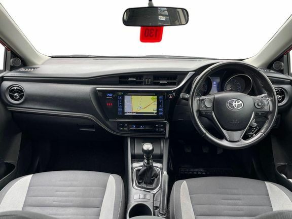 Toyota Auris 1.6 D-4d Icon Red #8