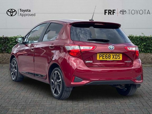 Toyota Yaris Design 1.5 Hybrid Red #4