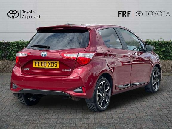 Toyota Yaris Design 1.5 Hybrid Red #2