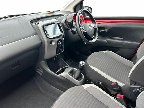 Toyota Aygo X X-play M Red #5