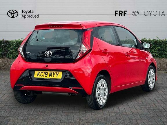 Toyota Aygo X X-play M Red #2
