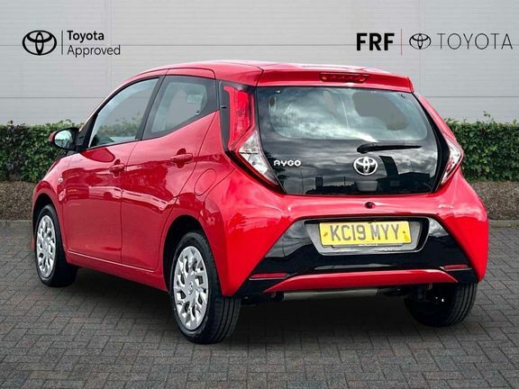 Toyota Aygo X X-play M Red #4