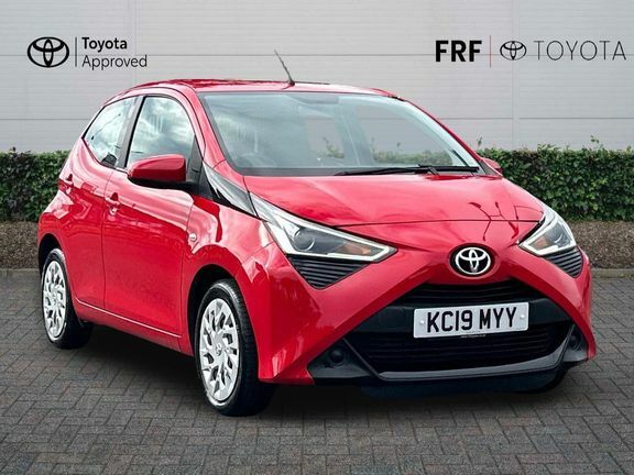 Toyota Aygo X X-play M Red