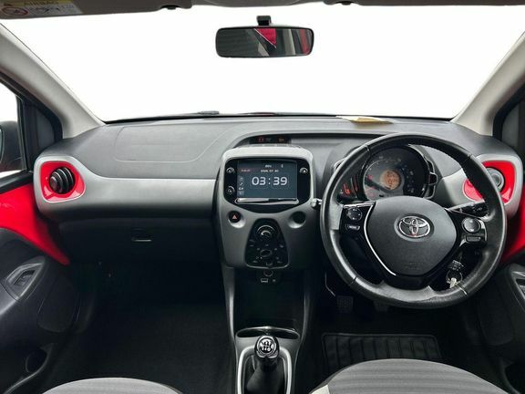 Toyota Aygo X X-play M Red #6