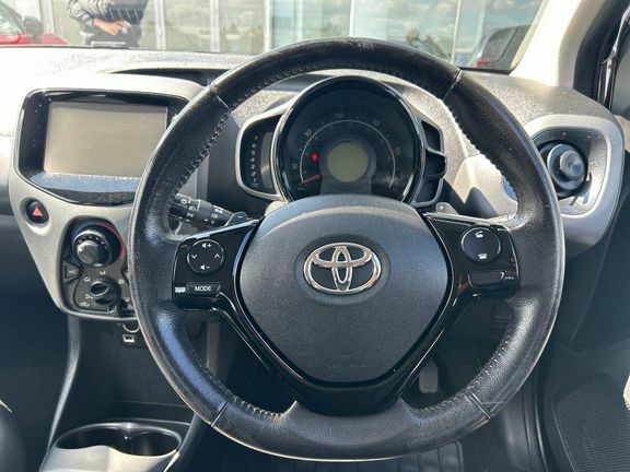 Toyota Aygo X X-play Black #12