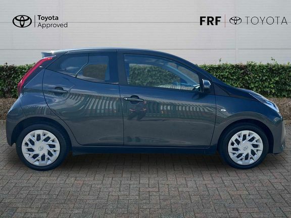Toyota Aygo X X-play Black #25