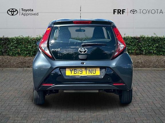 Toyota Aygo X X-play Black #28
