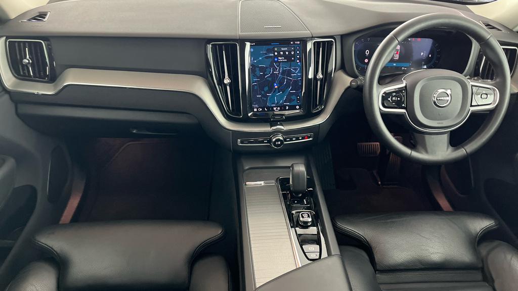 Volvo XC60 Plus, B4 Mild Hybrid, Dark CK23BNL Grey #5