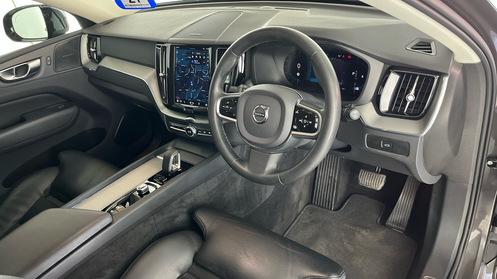 Volvo XC60 Plus, B4 Mild Hybrid, Dark CK23BNL Grey #4