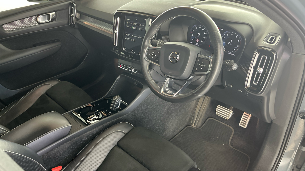 Volvo XC40 T3 R-design Grey #4