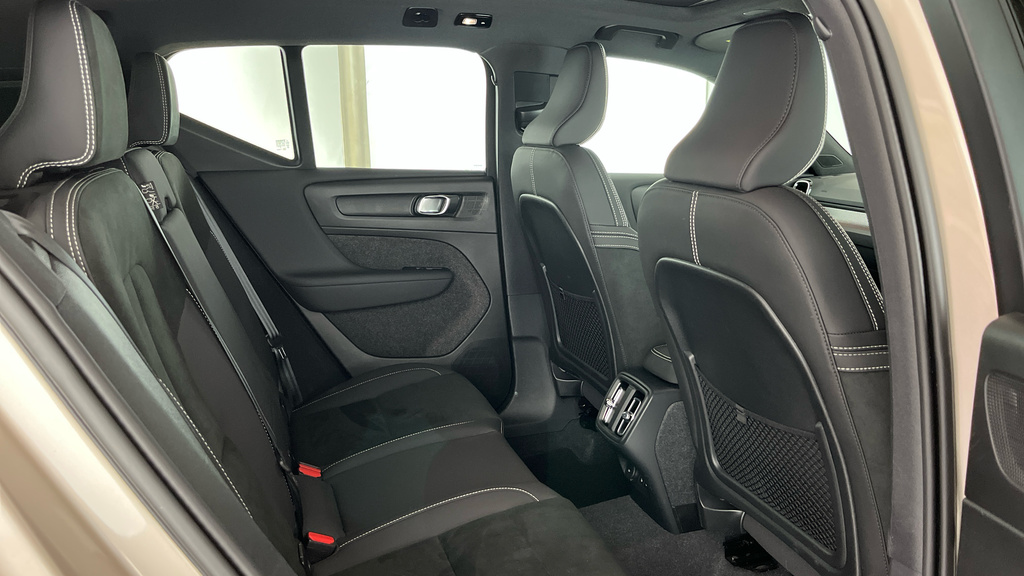 Volvo XC40 Ultimate, B4 Mild Hybrid, Dark CP73EWN #6
