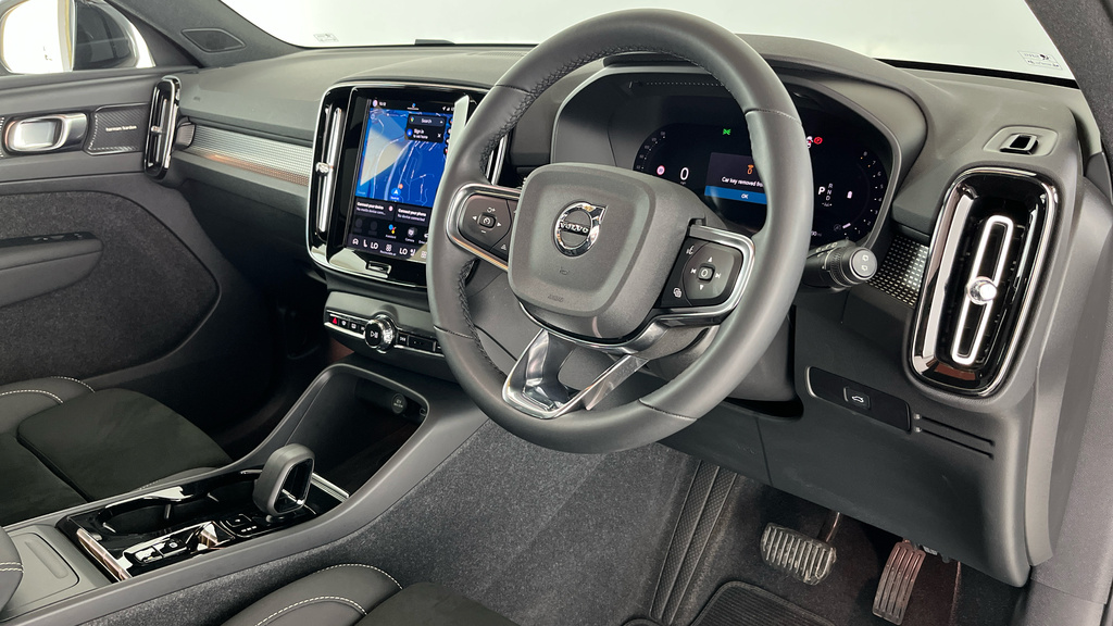 Volvo XC40 Ultimate, B4 Mild Hybrid, Dark CP73EWN #4