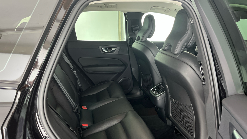 Volvo XC60 Plus, B4 Mild Hybrid, Dark YX23KGO Black #6
