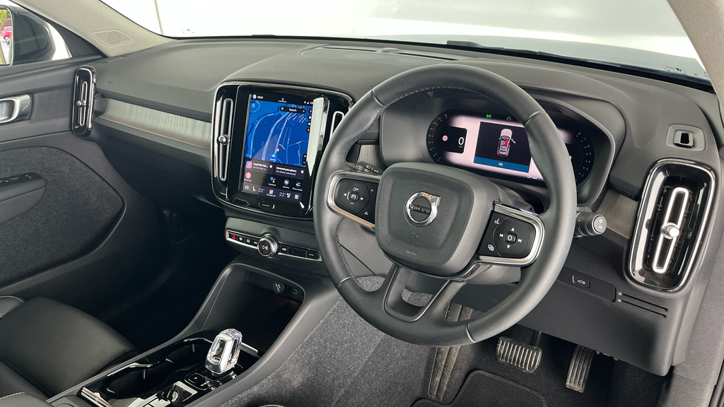 Volvo XC40 Plus, B3 Mild Hybrid, Dark CK23YUX Blue #4