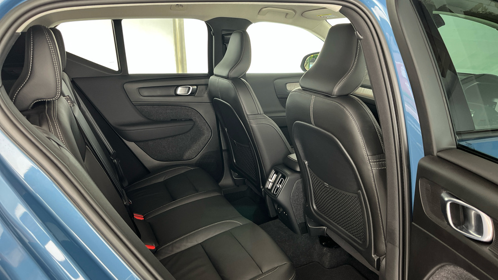 Volvo XC40 Plus, B3 Mild Hybrid, Dark CK23YUX Blue #6