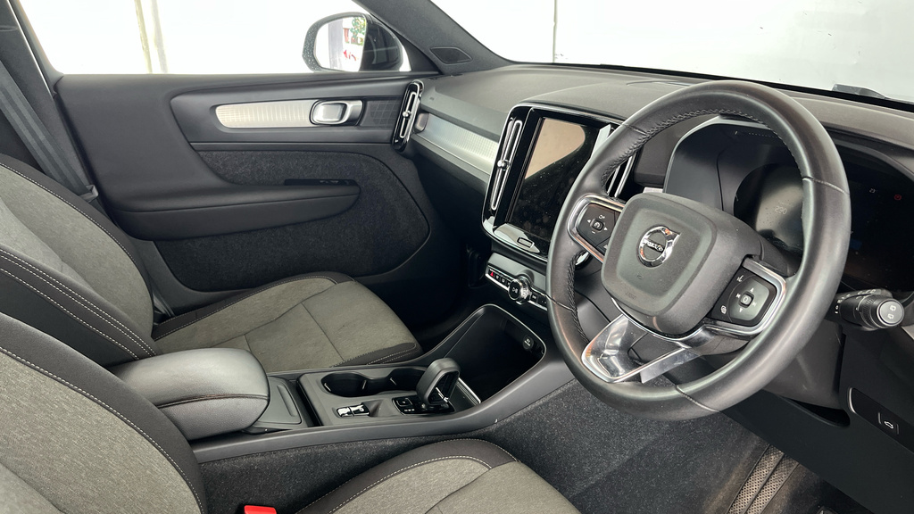 Volvo XC40 Core, B3 Mild Hybrid, WD72GWJ Black #4