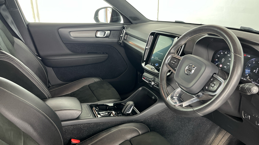 Volvo XC40 T4 Awd R-design Pro HV69WFH Grey #4
