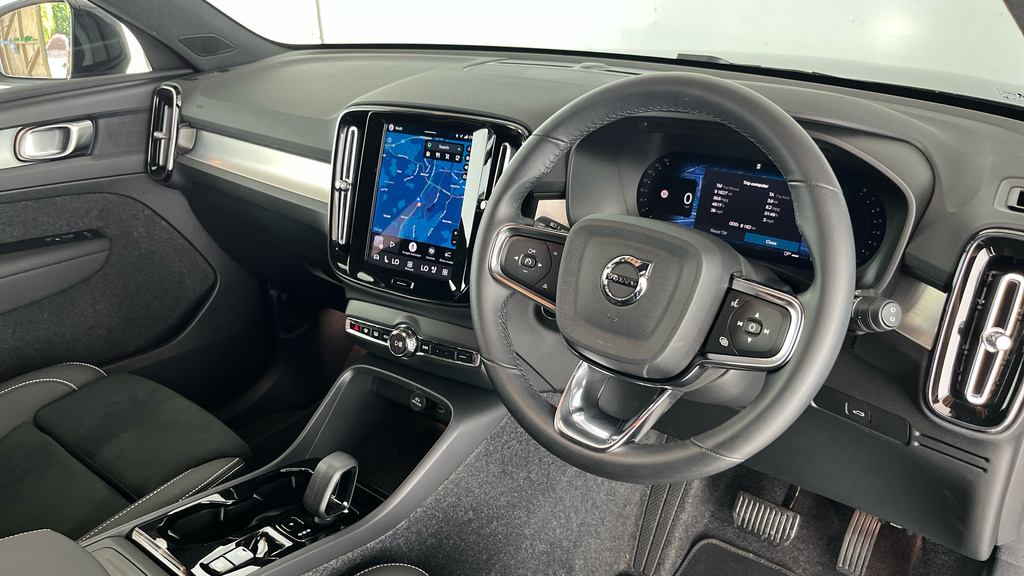 Volvo XC40 Plus, B3 Mild Hybrid, Dark OE75KWJ Black #4