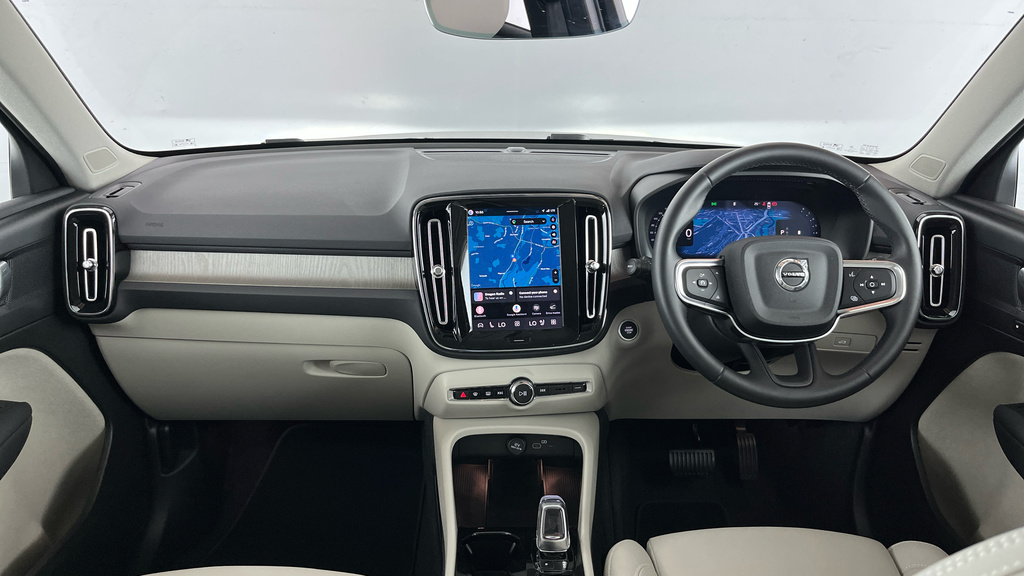 Volvo XC40 Plus, B4 Mild Hybrid, Dark CV26FFJ Black #5