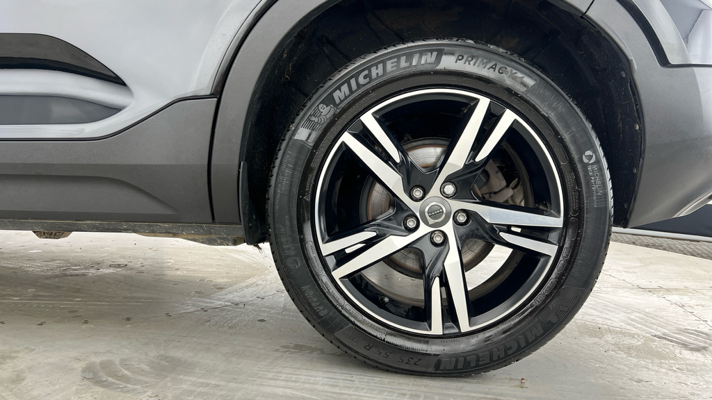 Volvo XC40 R-design, T3 Black #4