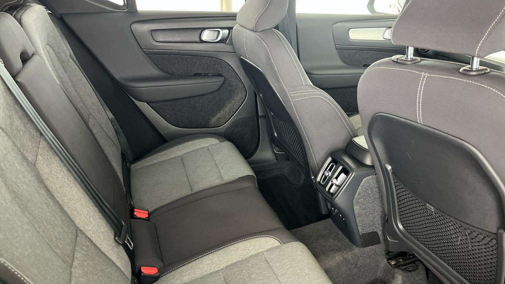 Volvo XC40 Plus, B3 Mild Hybrid, Dark LM73OAG Black #6
