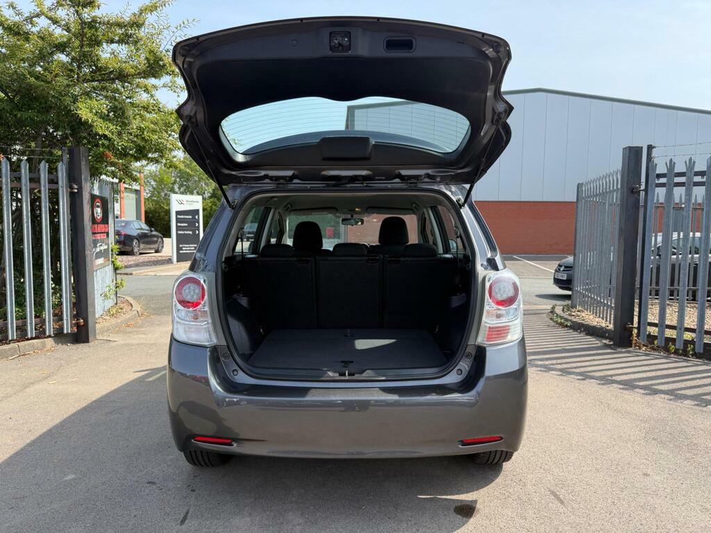 Toyota Verso  Silver #51