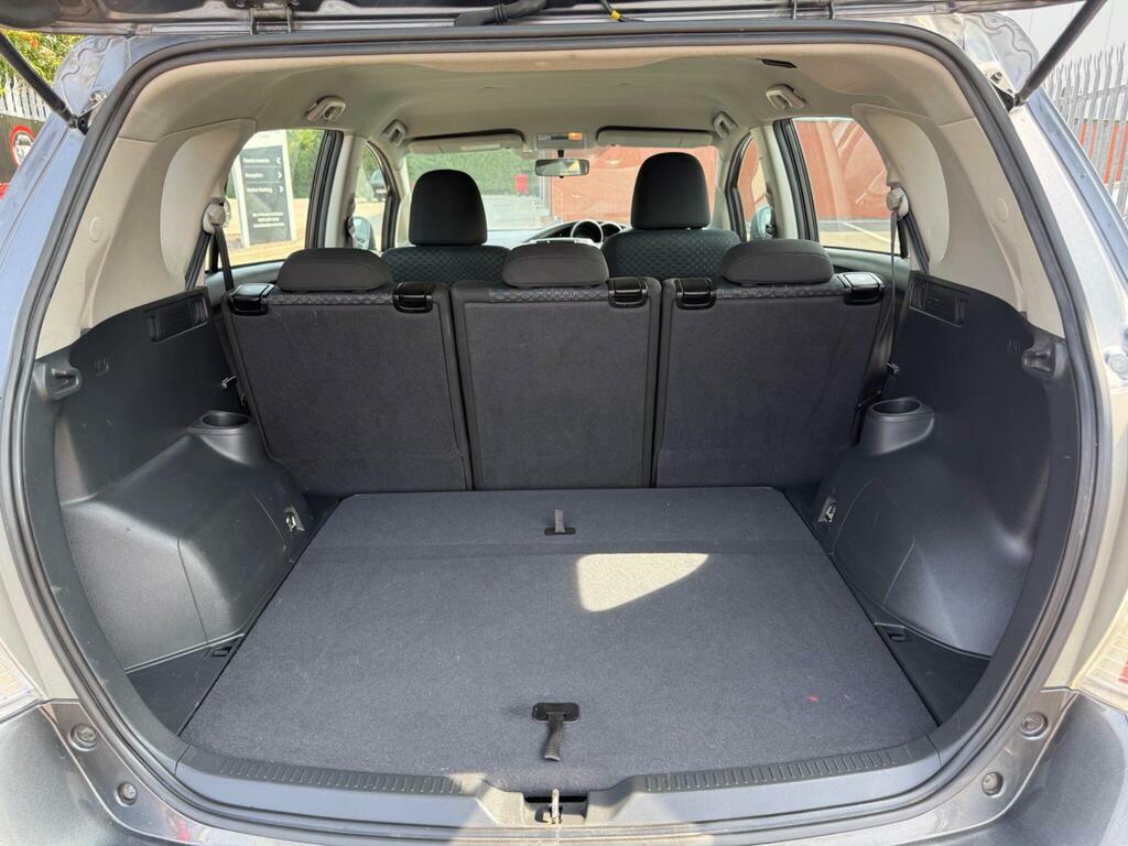 Toyota Verso  Silver #52