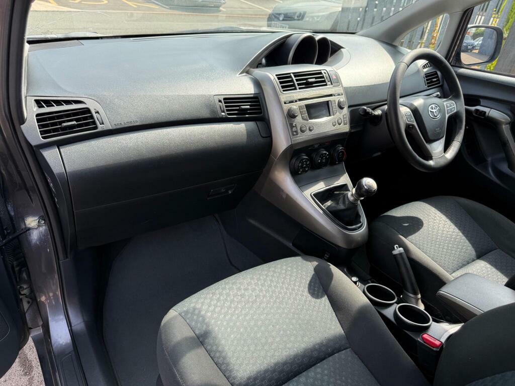 Toyota Verso  Silver #17