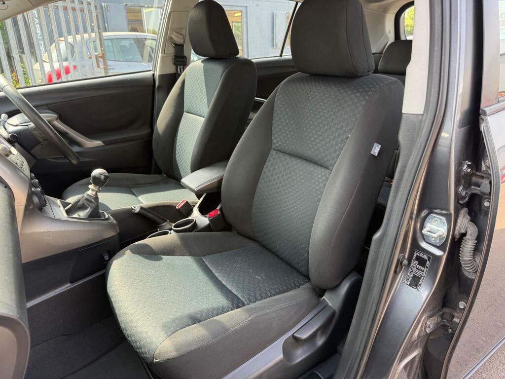 Toyota Verso  Silver #19