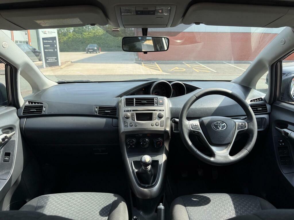 Toyota Verso  Silver #40