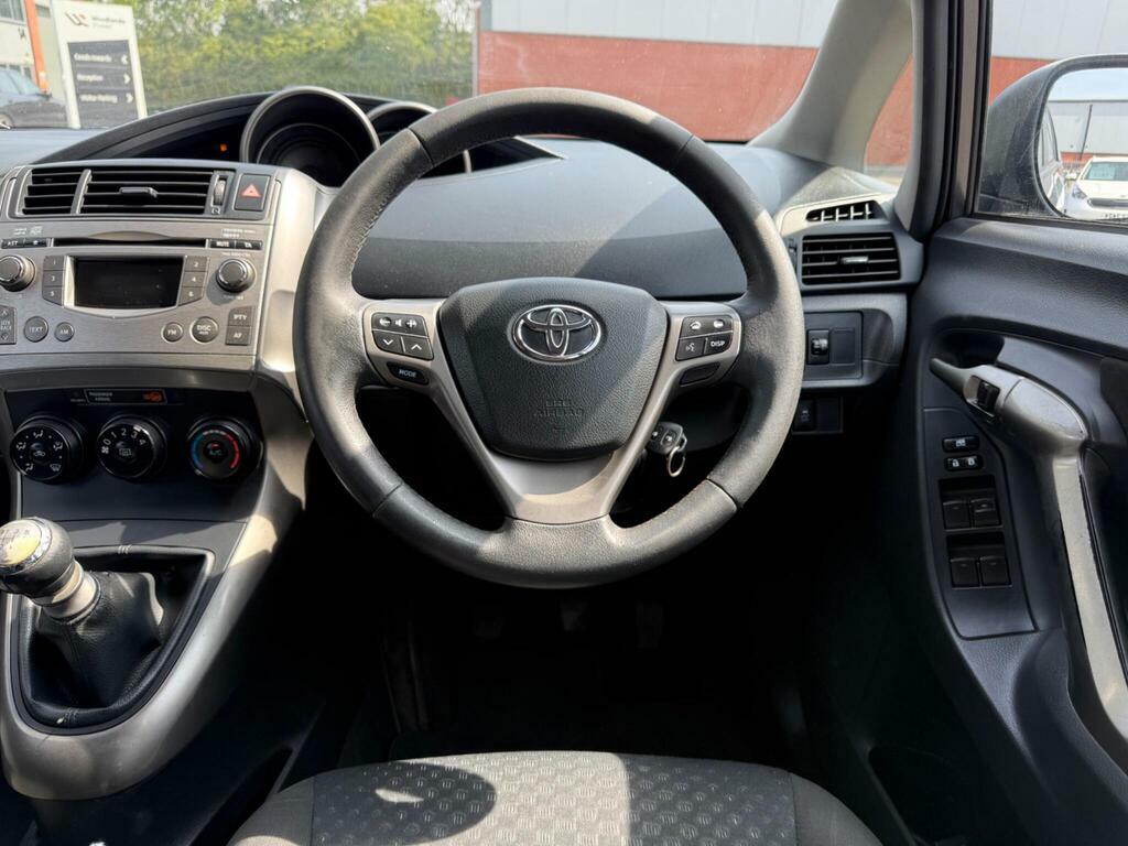 Toyota Verso  Silver #39