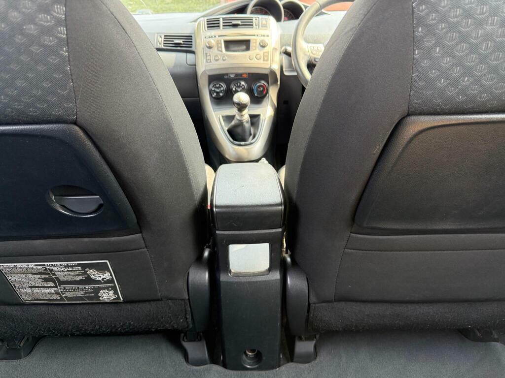 Toyota Verso  Silver #45